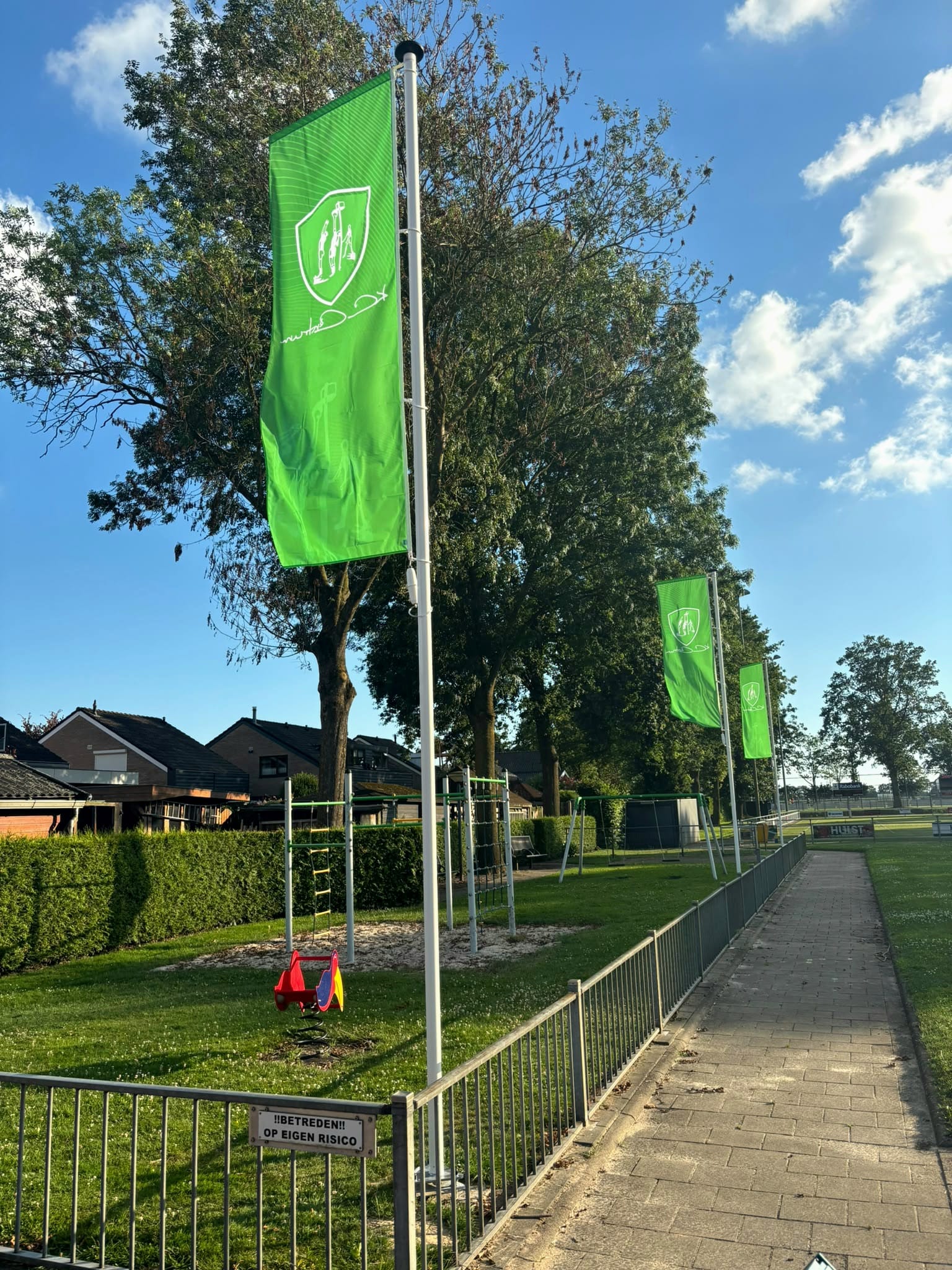 Nieuwe gesponsorde vlaggenmasten