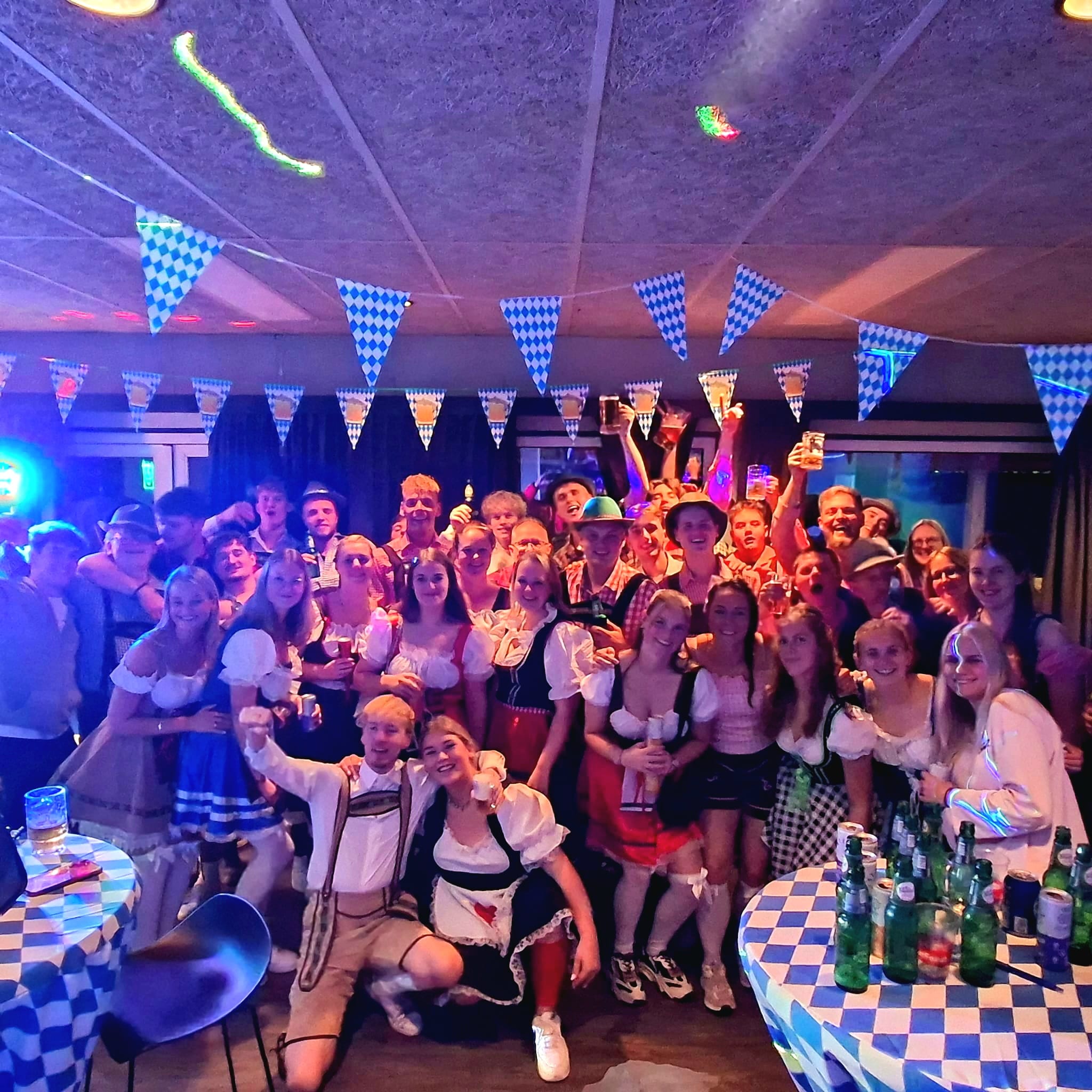 Centrum en Elko trappen samen het zaalseizoen af!